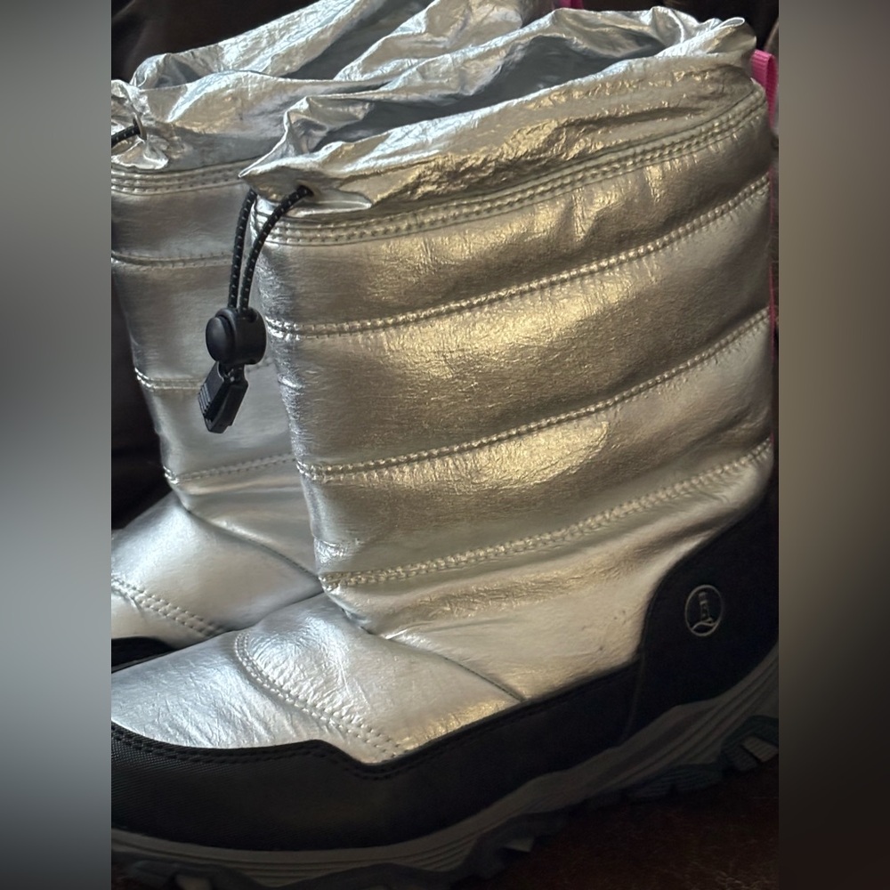 Lands’ End Girls Size 2 Silver Boots - Picture 2 of 8